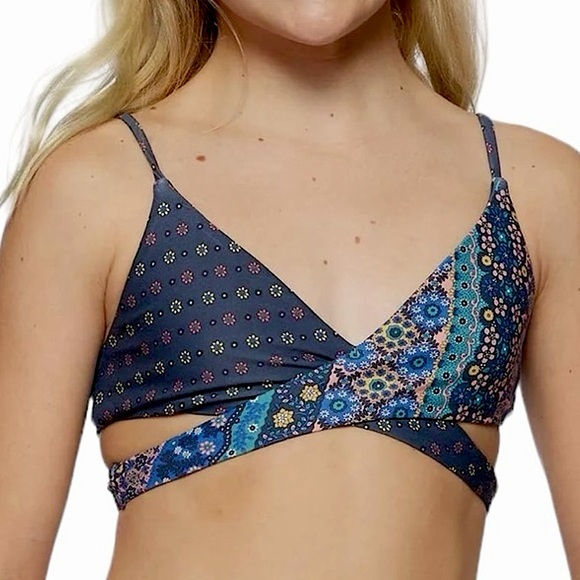 O'Neill Margot Wrap Top - Picture 5 of 13